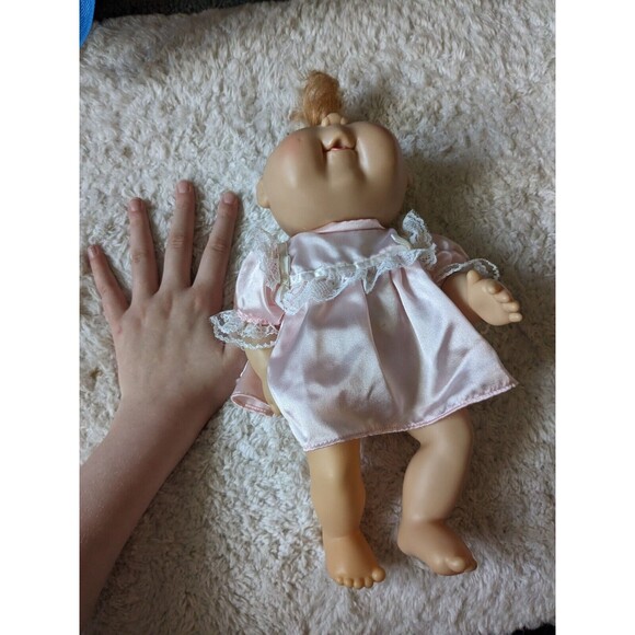 Vintage Nostalgic Cabbage Patch Doll Pink Satin Nightgown Vintage Blue Eyes 80s - Picture 4 of 9